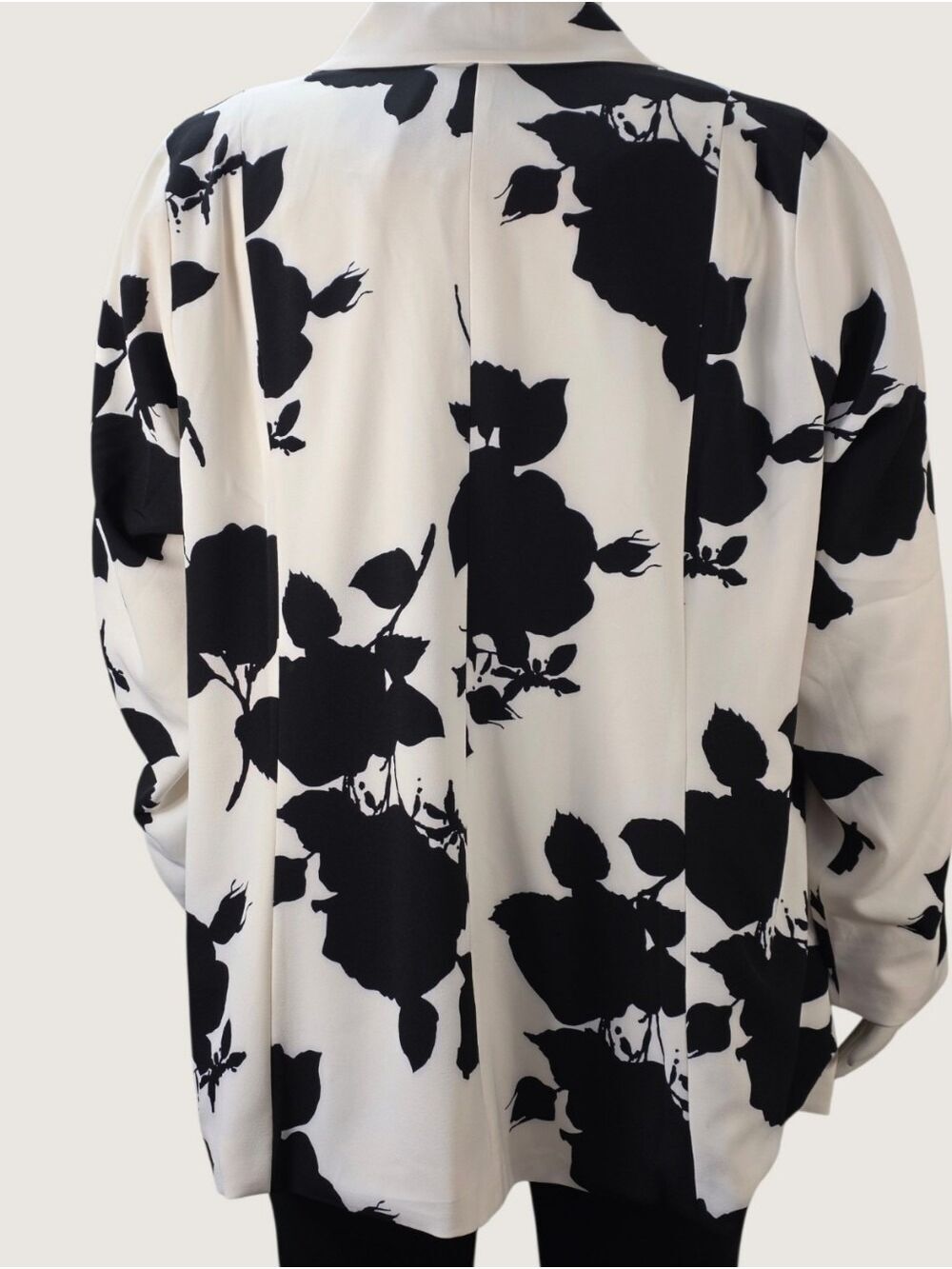 Torrid Studio Floral Crepe Blazer Ivory Black 5X NWT - Picture 4 of 11